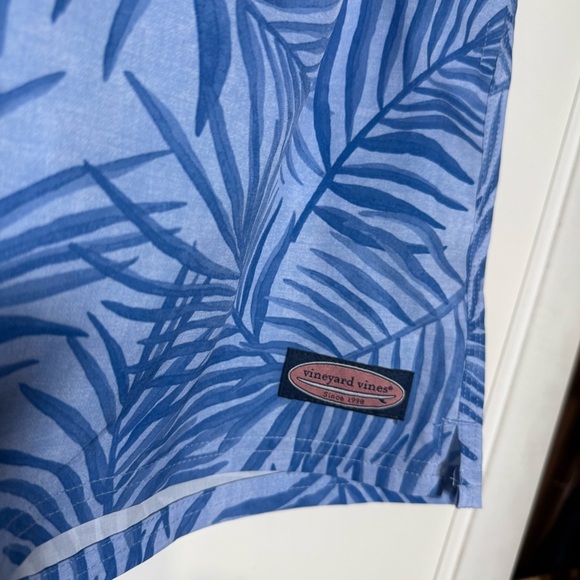Vineyard Vines Blue Swim Trunks Floral Print Size Large Leaves Tropical - Picture 3 of 8
